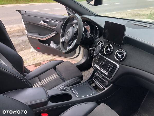 Mercedes-Benz CLA 220 4-Matic AMG Line - 6