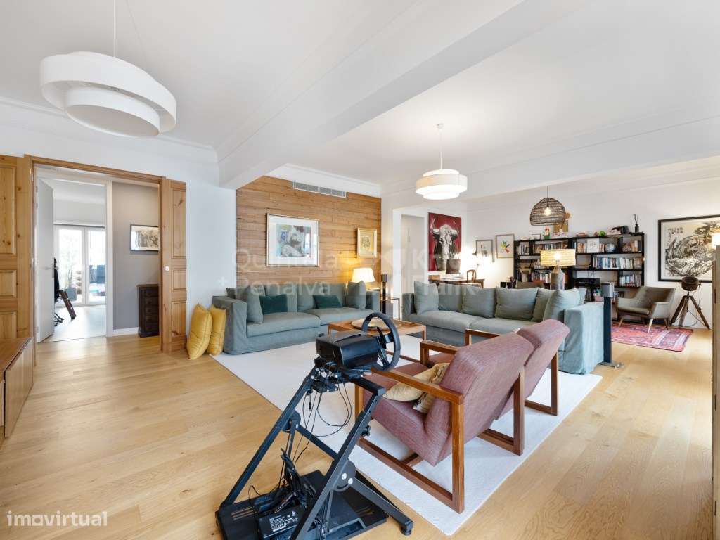 Apartamento T4 com garagem e arrecadação no Areeiro - Grande imagem: 4/25