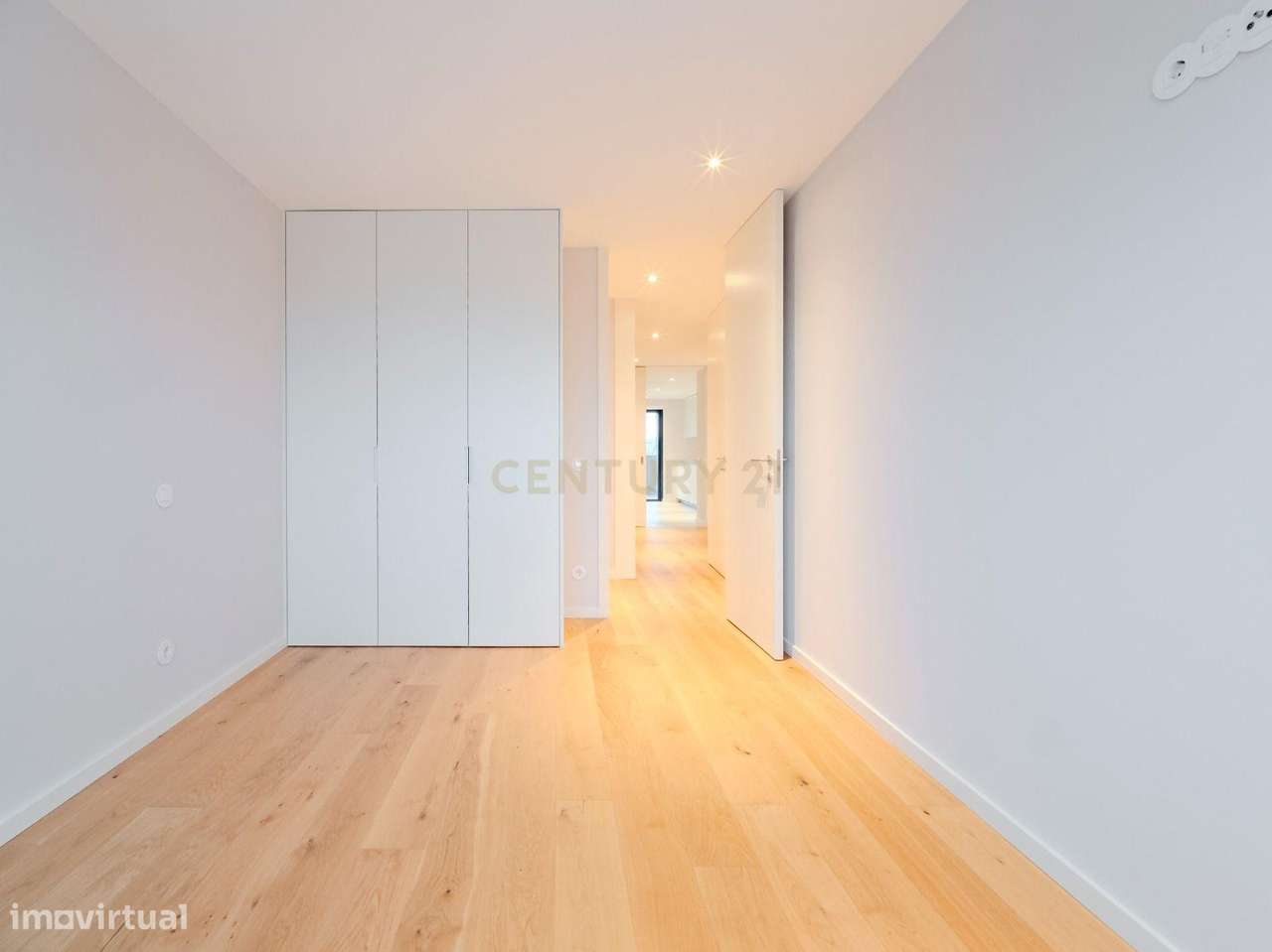 Apartamento T3 de Luxo em Condomínio Privado com Piscina, Padel e Giná-23