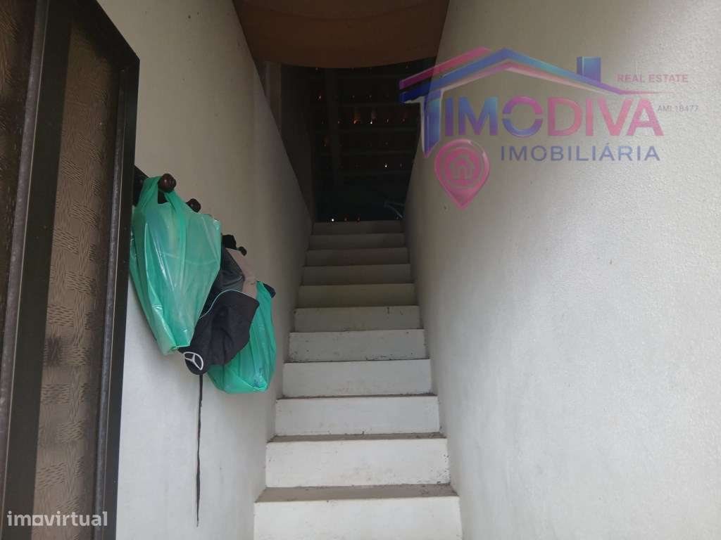 Moradia térrea T4, com churrasqueira e jardim em Arega-46