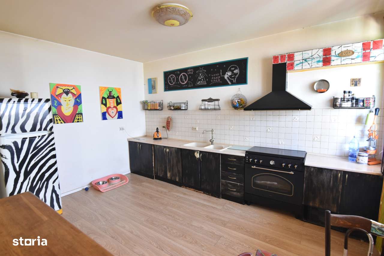 Casa / Vila P+1+M, zona Prelungirea Ghencea, Maracineni - Imagine principală: 4/12