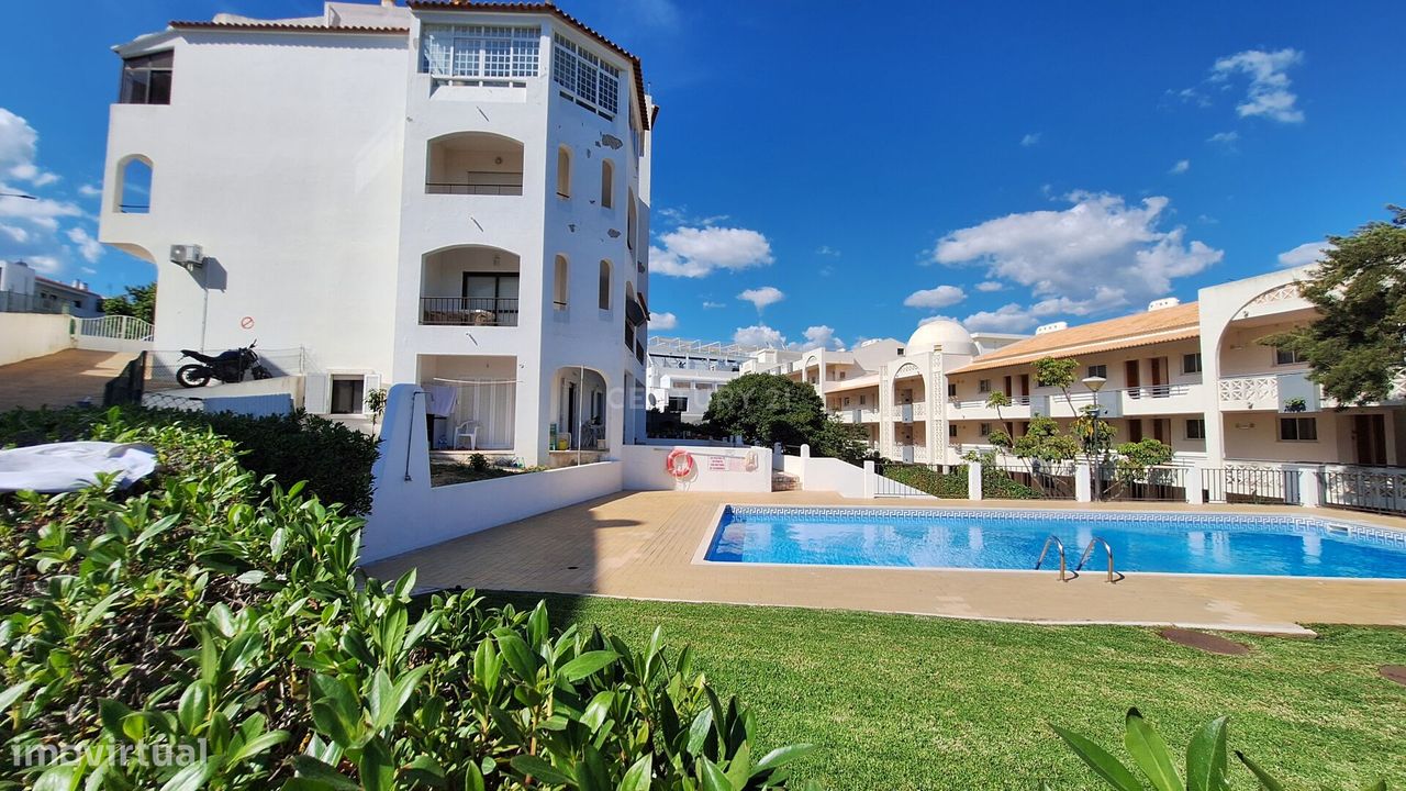 Apartamento T1 com piscina e vista mar no Centro de Albufeira