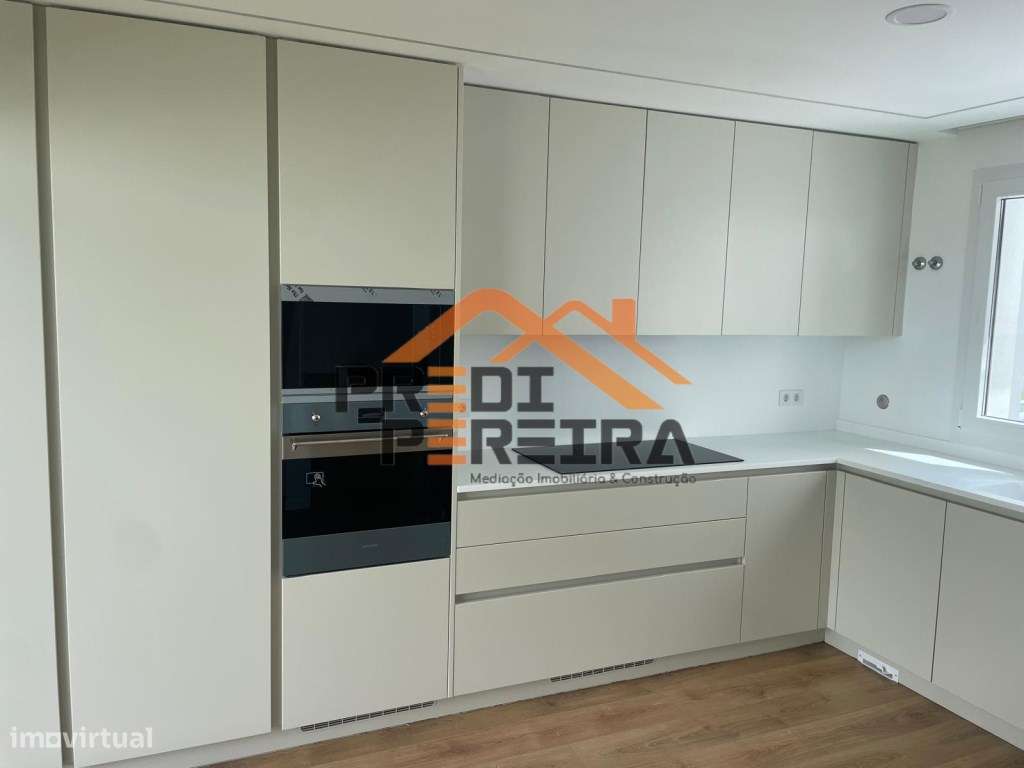 *NOVA CONSTRUÇÃO*
T3 situado em condomínio fechado, com varanda de...-6