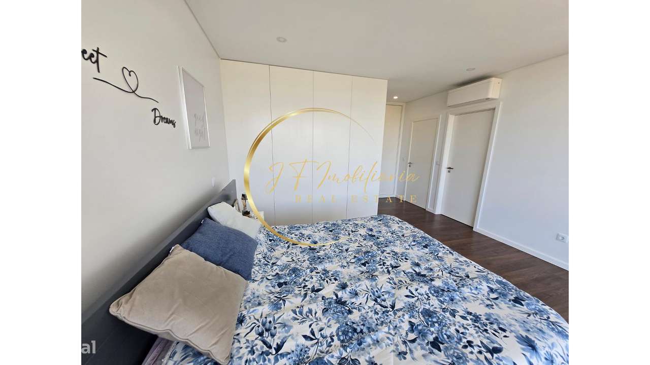 Moradia T4 de Luxo com Jardim-30