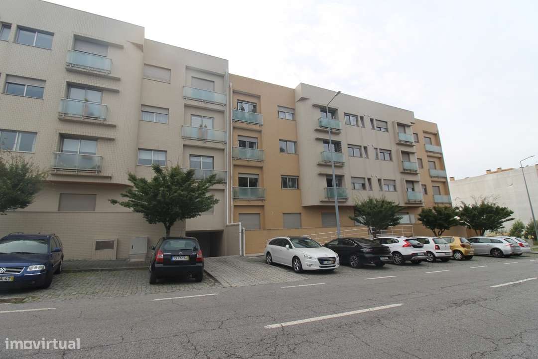 Apartamento T3 em São João de Ver com garagem fechada 3 viaturas-33