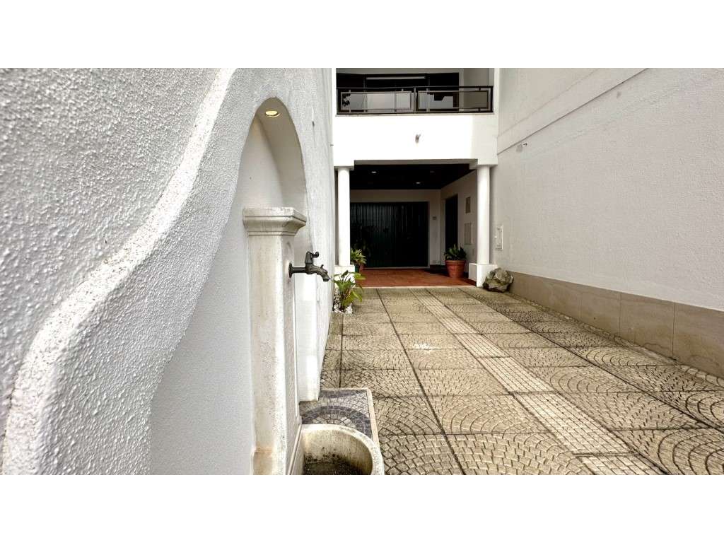 Moradia T5 com Sótão, Jardim Privado e Churrasqueira - Carnaxide-6