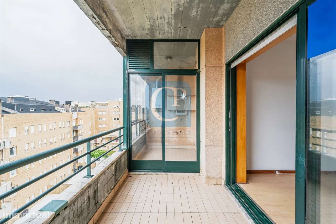 Apartamento T2+1 Duplex com varanda e vista mar em Canidelo - Grande imagem: 5/29