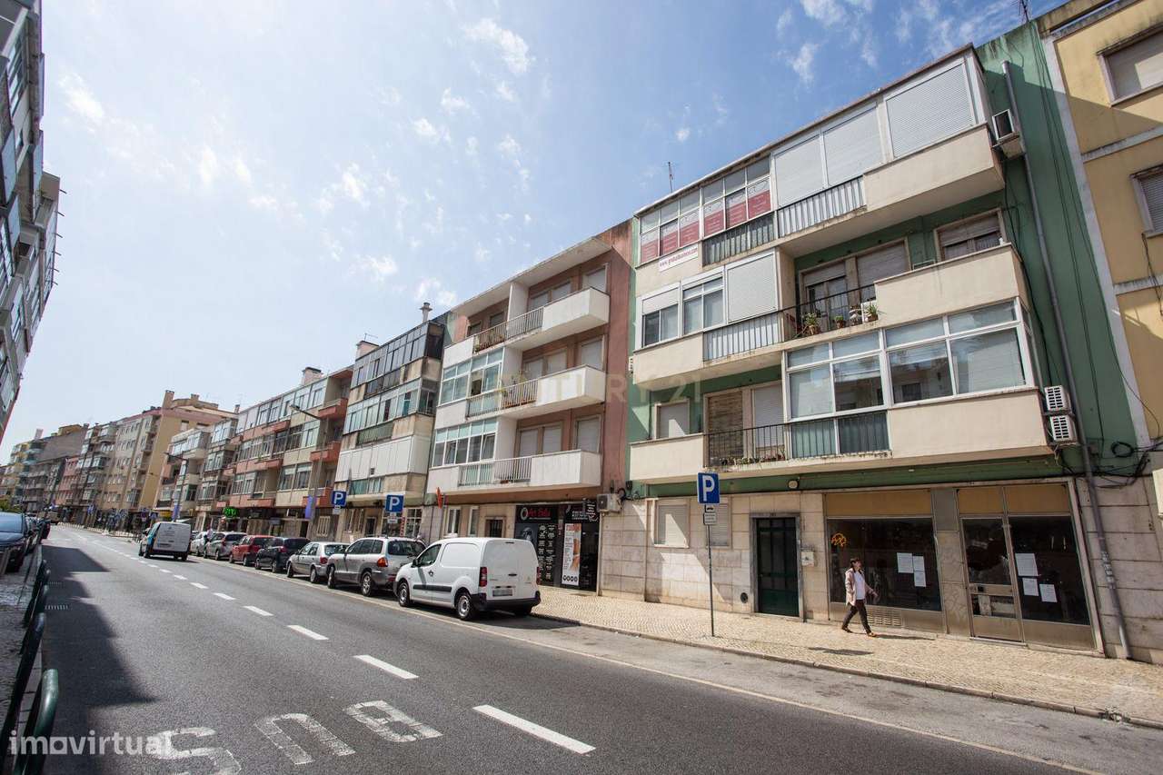 Apartamento T2 ,com suite, perto do metro do alto dos moinhos - Grande imagem: 2/17