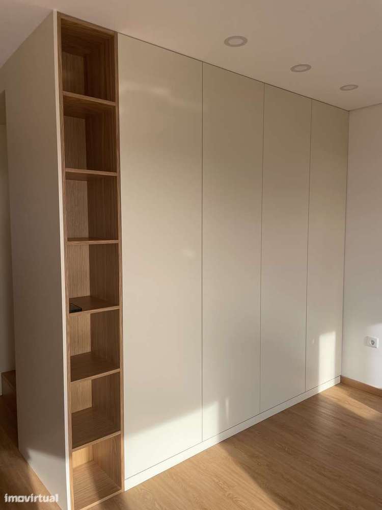 T2+1 Duplex Renovado com Vista Mar de Luxo –  1ª Linha de Mar - Grande imagem: 4/16