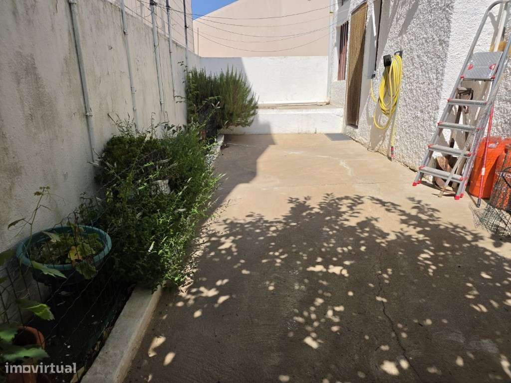 Moradia T5 com Garagem e Jardim | Centro de Elvas-40