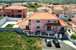 Moradia Individual T5 com Piscina Jardim em Porto Salvo, Oeiras