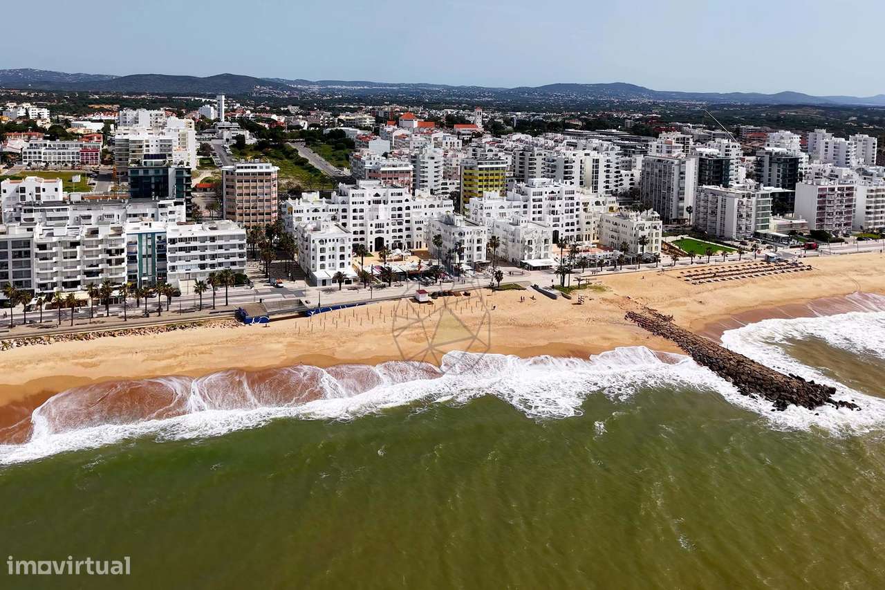Apartamento T2 com Vista Mar Renovado na Primeira Linha da Praia em Qu - Grande imagem: 2/43