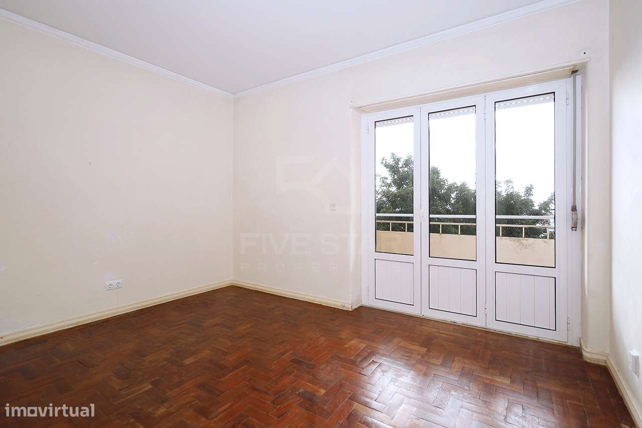 T4 Duplex - Parede - Vista Mar - Varanda - Garagem - Para Renovação-27