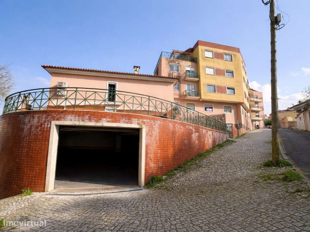 T3 com Varanda, Arrecadação e 2 Lugares de Garagem-31