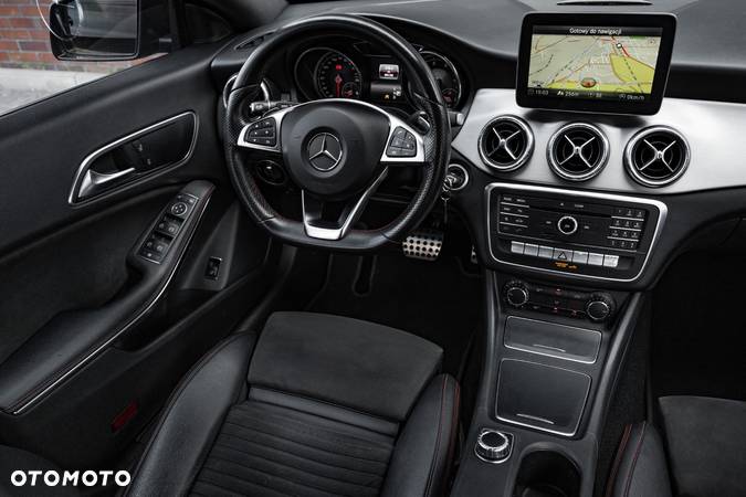 Mercedes-Benz CLA 220 4-Matic AMG Line - 23