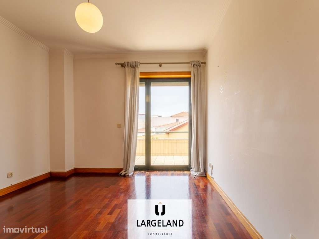 Apartamento T2 com Terraço no Centro de Santa Maria de Lamas-14