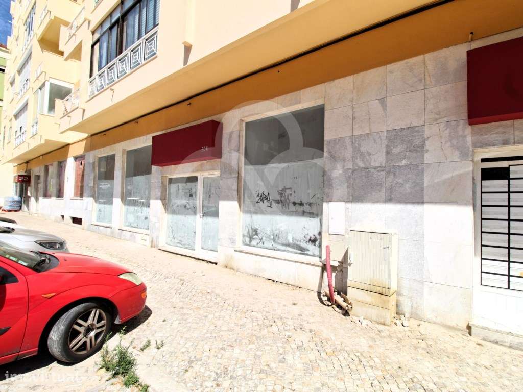 Excelente Espaço Comercial com Terraço Vendido com Rendimento no Ba... - Grande imagem: 3/14