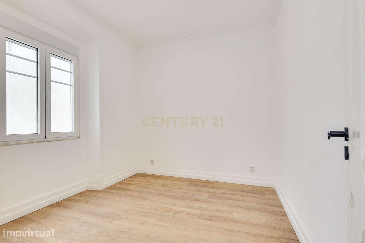 Apartamento T2, totalmente renovado.-10