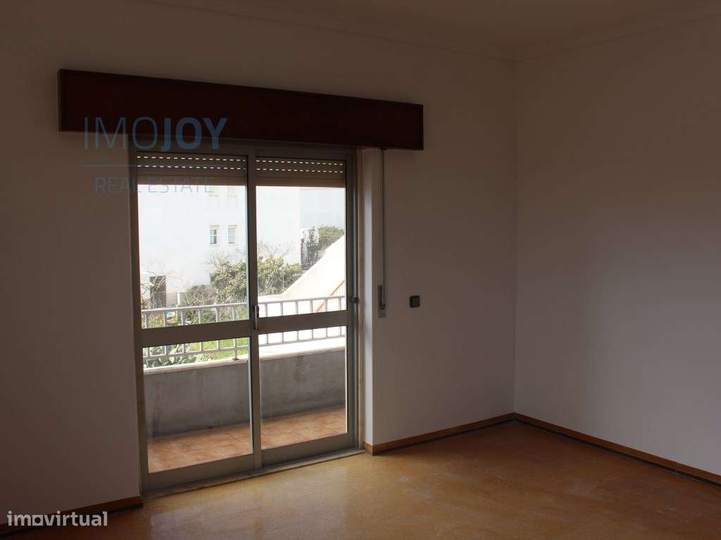 Moradia T3 para Remodelação em Famões - Grande imagem: 5/19