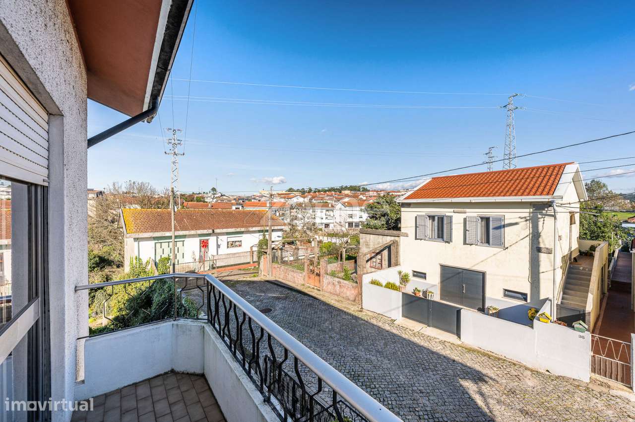 Apartamento T3 em Ermesinde com garagem Box-23