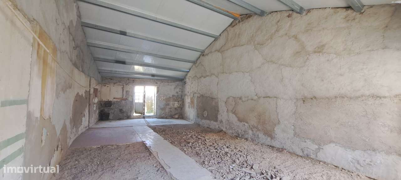 Moradia  em fase de renovação - Grande imagem: 4/8