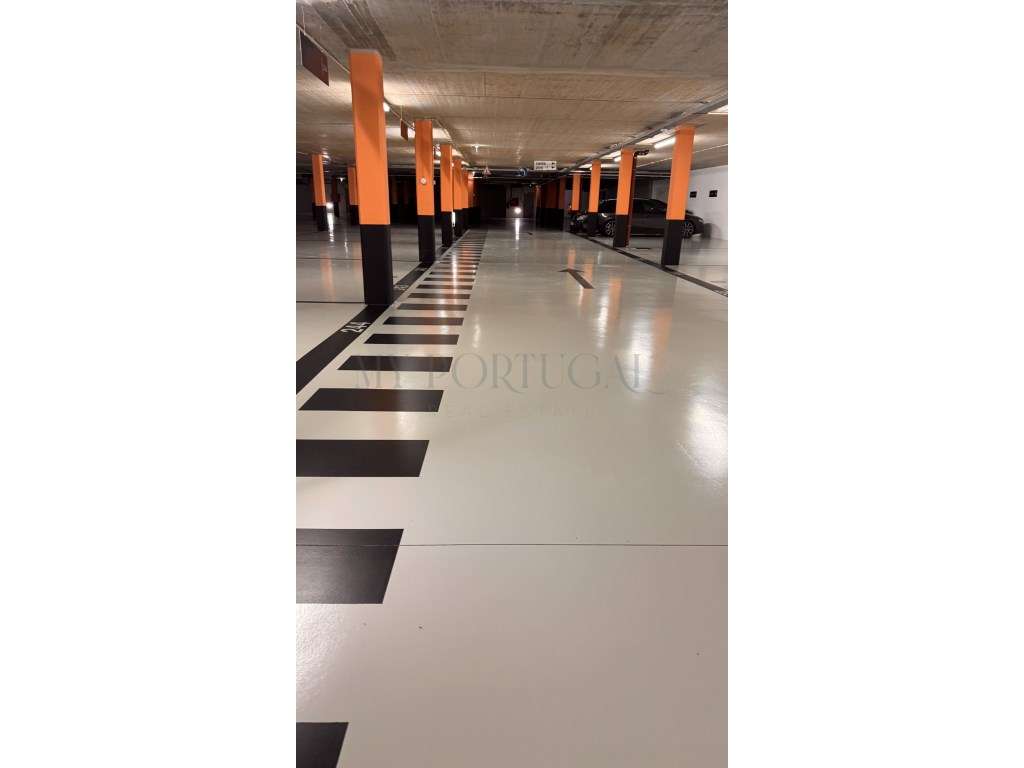 Lugar de Garagem exclusivo para Motos - Centro de Lagos - Grande imagem: 3/9