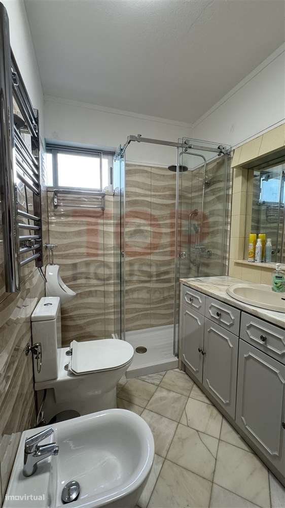 Apartamento T4 com elevador no centro de Faro-10