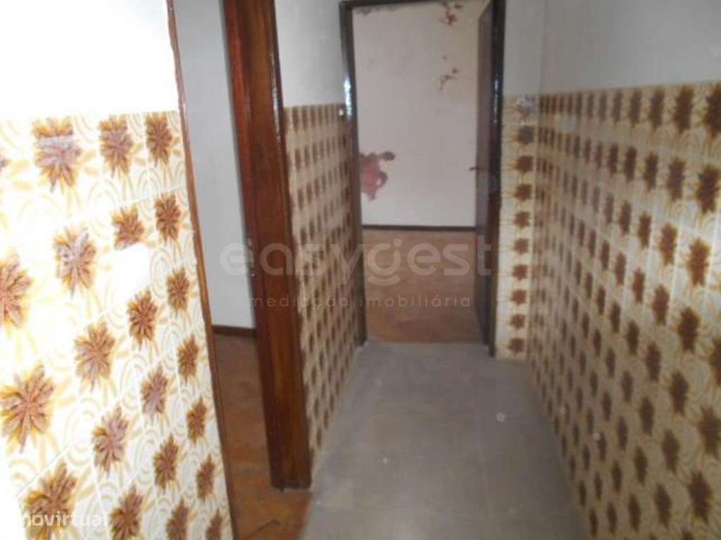 Moradia T2 de 2 pisos à venda em Olival do Forno, Celorico da Beira-3