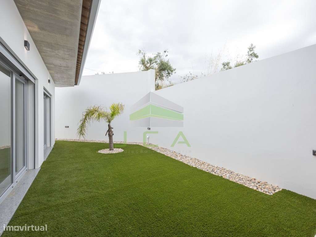 Moradia V3+1 nova e térrea com jardim-6