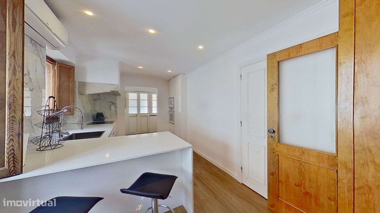 Moradia em Massamá, Rua Direita (tem anexos T-0 e T-2 independentes)-29