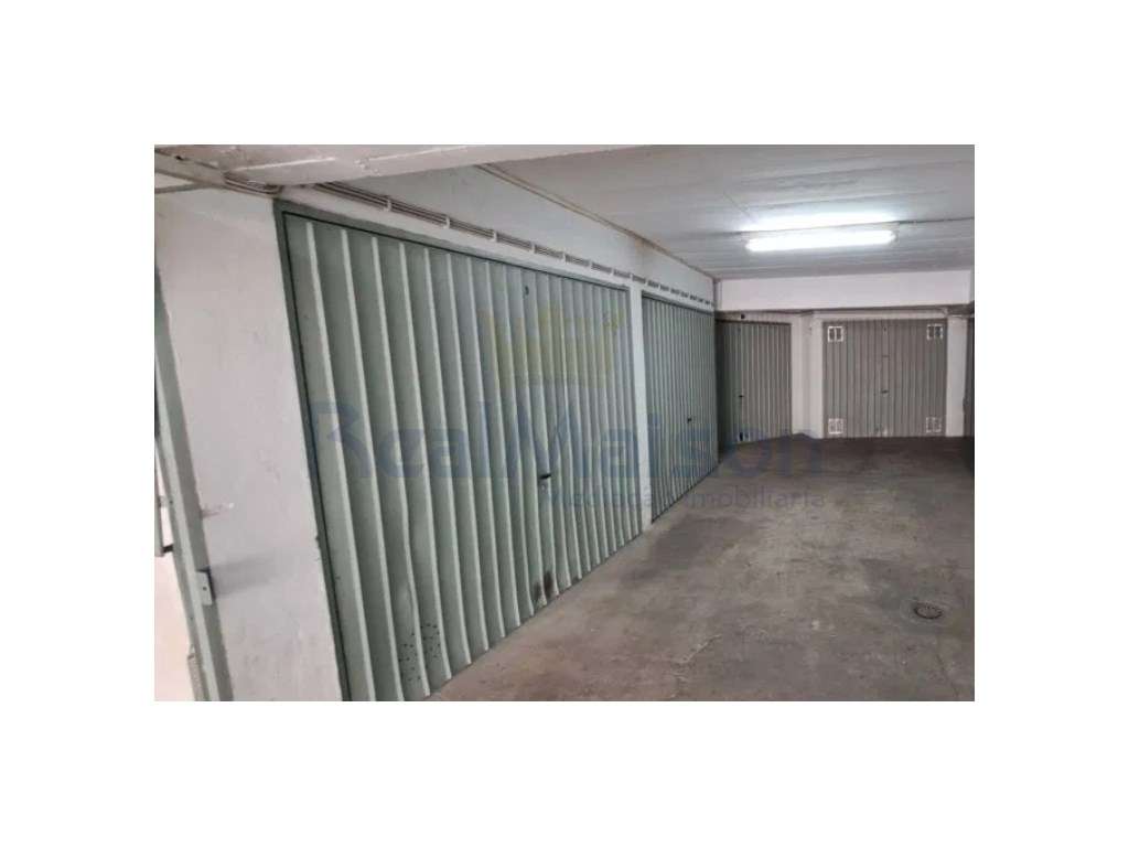 Vende-se Box/Garagem em Mem Martins - Grande imagem: 5/5