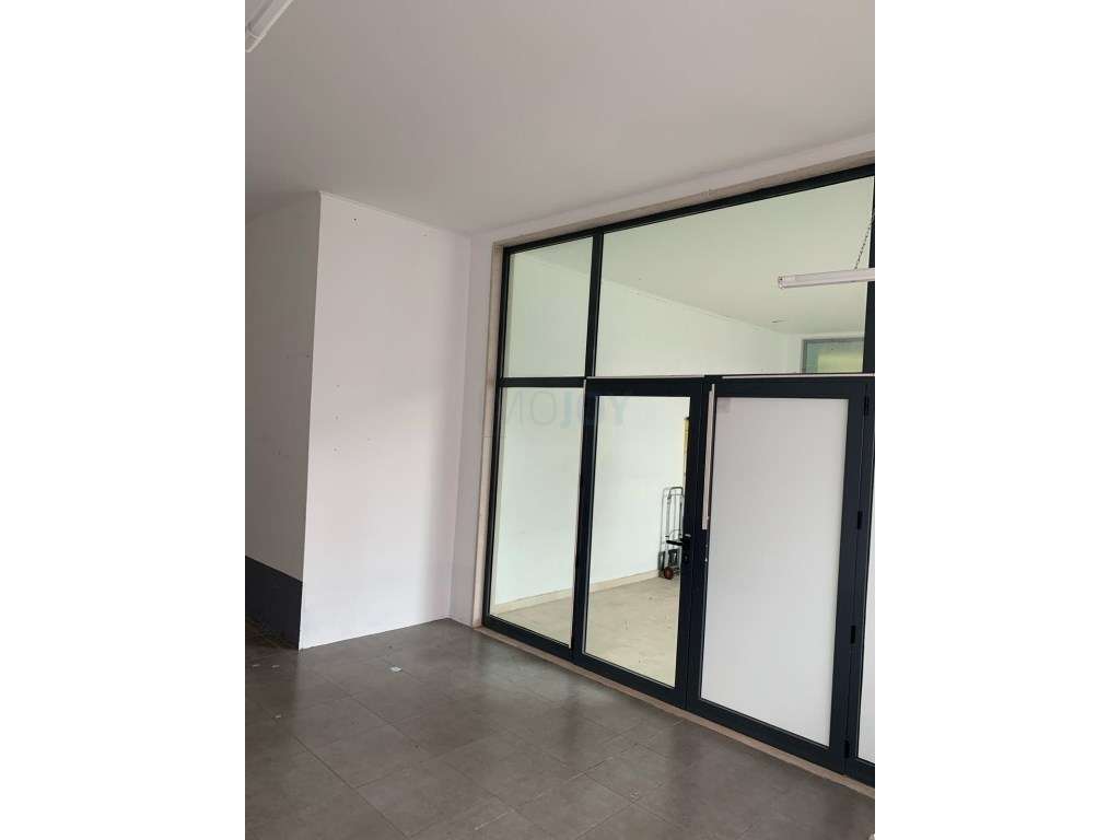 Loja na Quinta do Conventinho em Loures - Grande imagem: 4/15