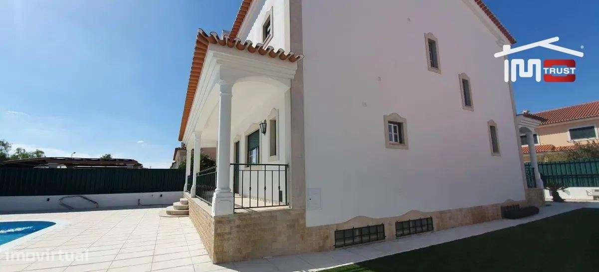 Moradia T4 Tradicional com Piscina e Jardim Privado na Atalaia, Mon... - Grande imagem: 4/26