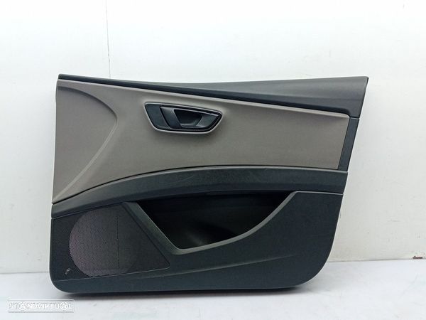 Forra Porta / Quartela Frente Direita Seat Leon St (5F8) - 1