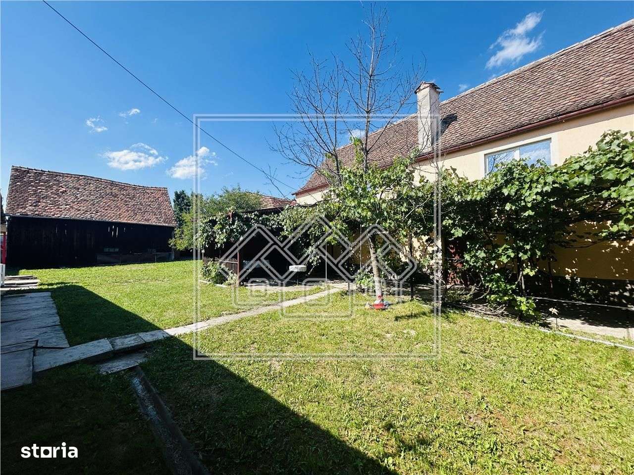 Casa de vanzare - curte si gradina mare - Vurpar - Imagine principală: 2/20