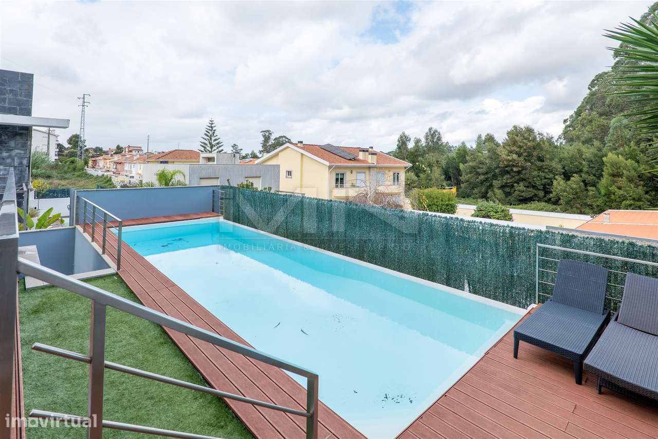 Moradia T3+1 - Exclusividade, Design e Conforto Superior-48