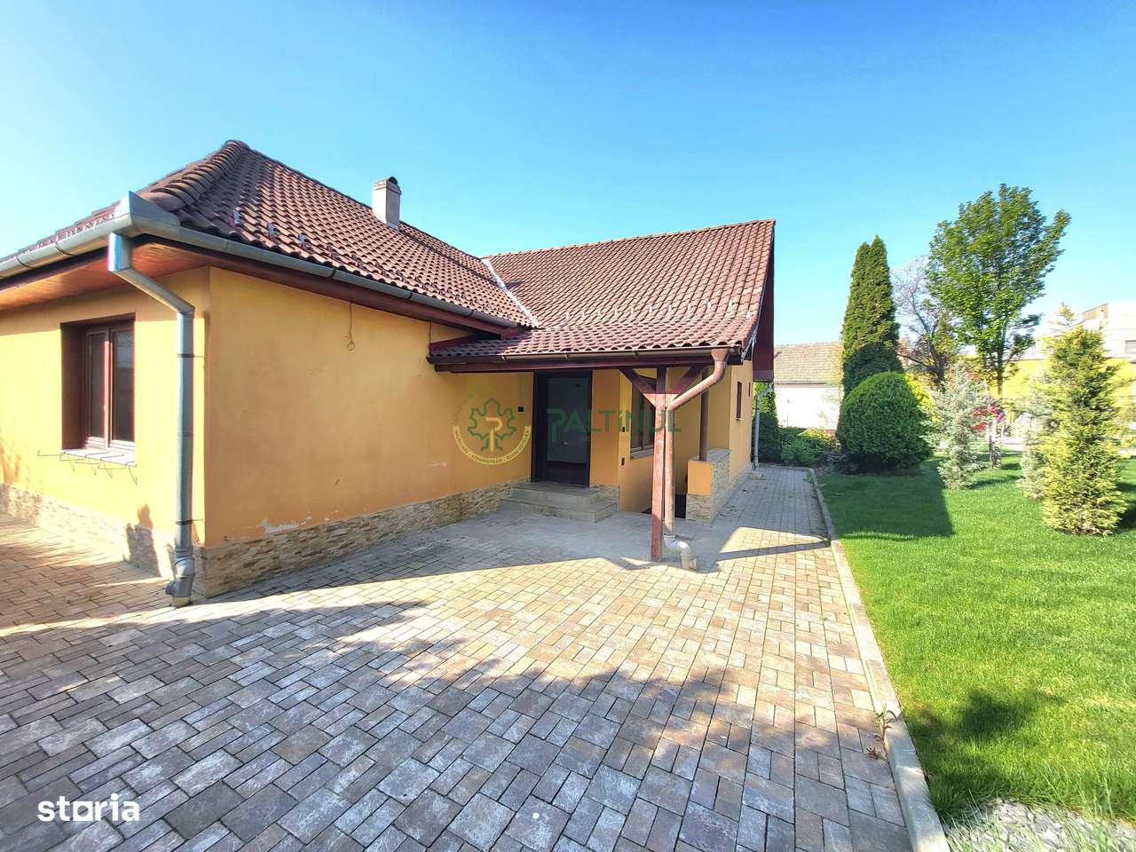 Casă de vânzare în centrul Sibiului – 3 camere și curte privată - Imagine principală: 2/10