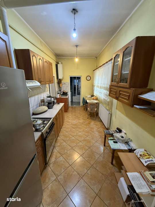 Casa cu garaj si 2 seminee, langa Parcul Mare – Str. Victoriei, Baia - Imagine principală: 4/16