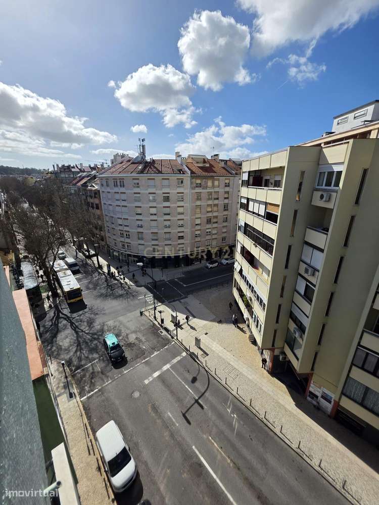 T3  a estrear na Av. do Uruguai – Benfica C/ suite e varandas-11