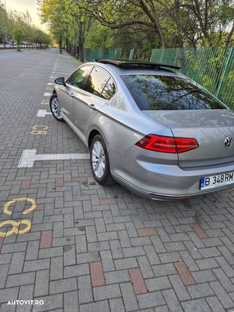 Volkswagen Passat - 4