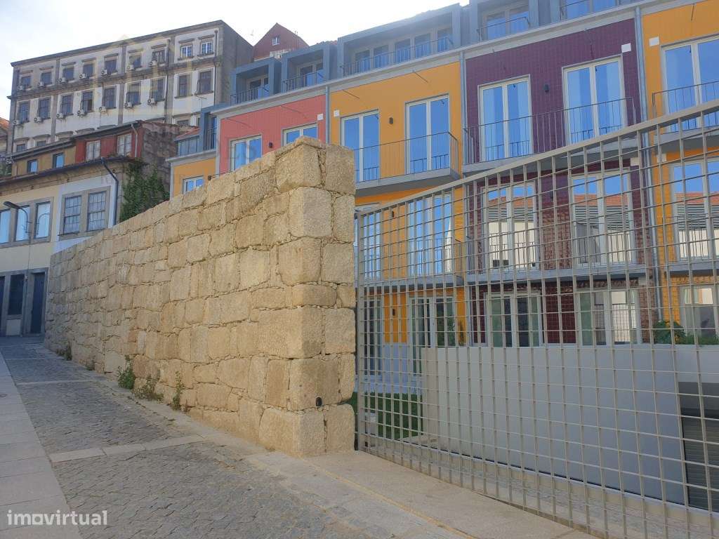 Apartamento T1 com lugar de garagem no coração da Baixa do Porto, m... - Grande imagem: 2/27