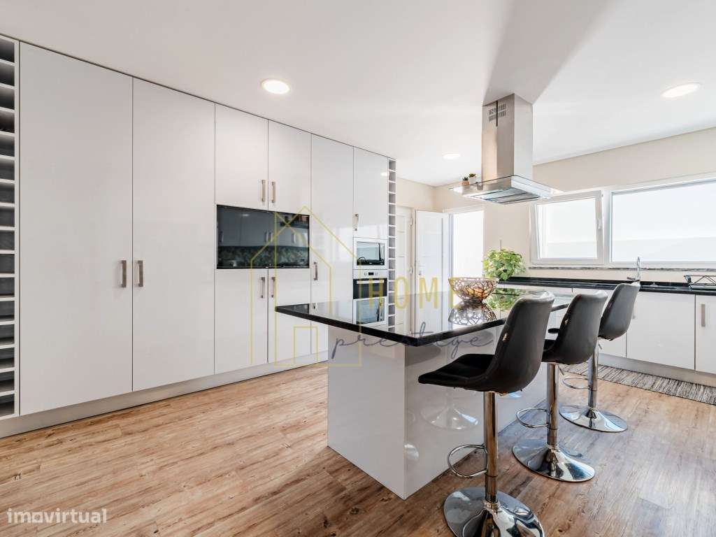 Moradia T4 na Urbanização Jardins de Santiago- Setúbal-12