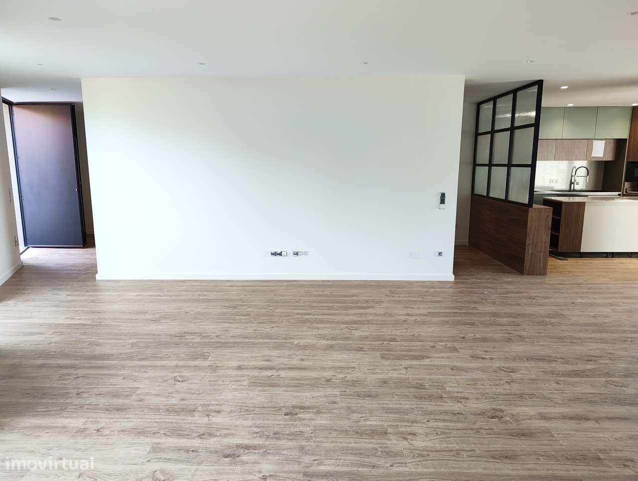 Moradia T4 com piscina, garagem e jardim em Canidelo-9