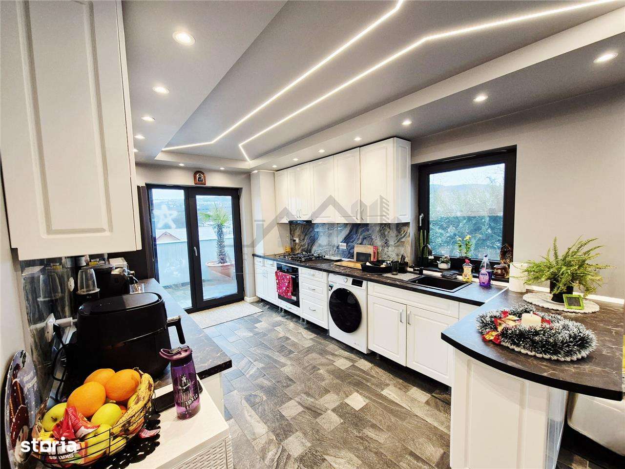 Casa de vanzare cu priveliste frumoasa - Imagine principală: 4/20