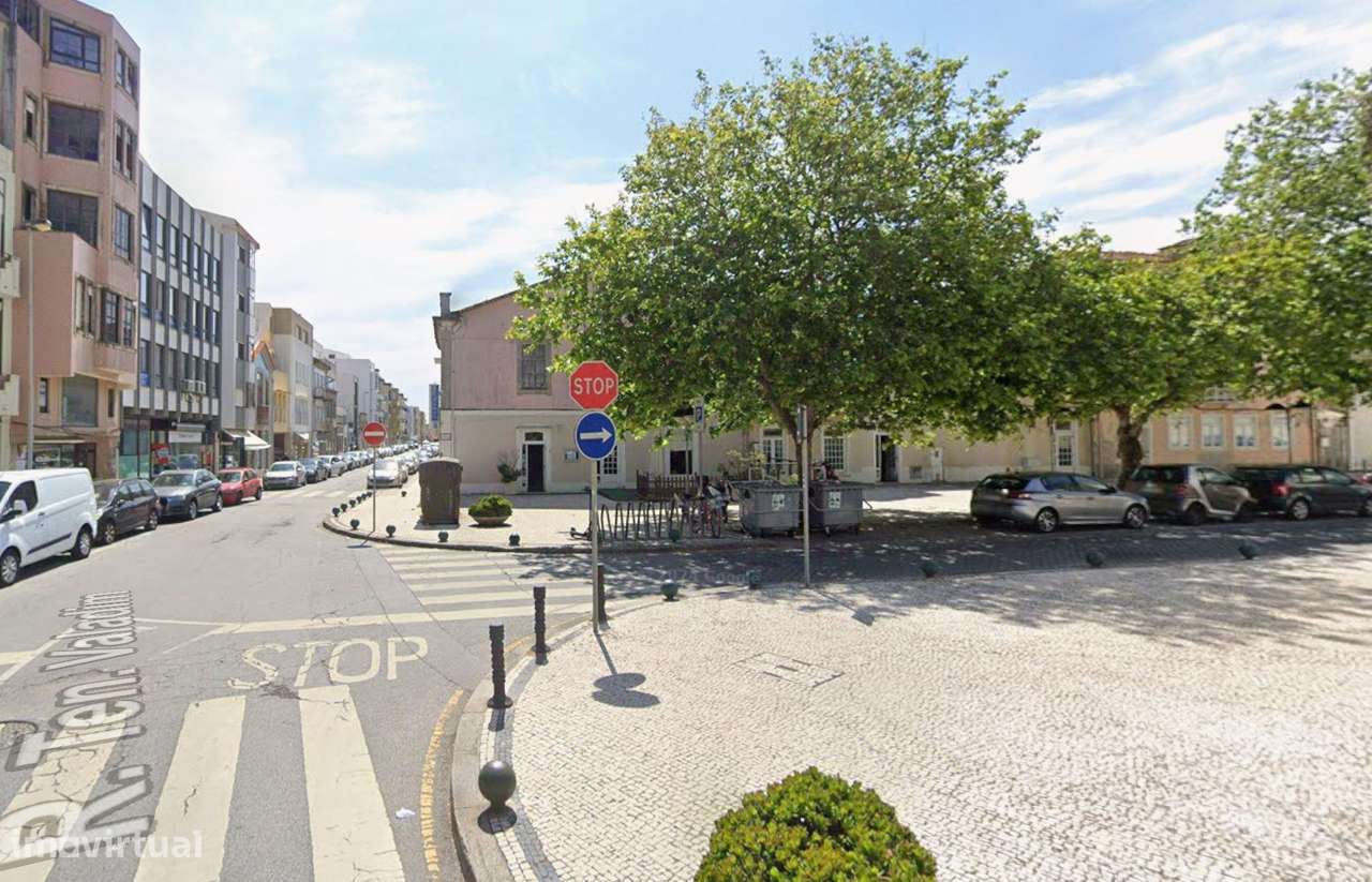 Moradia Centenária (Rua da Junqueira) + Moradia (Rua Tenente Valadim) - Grande imagem: 4/9