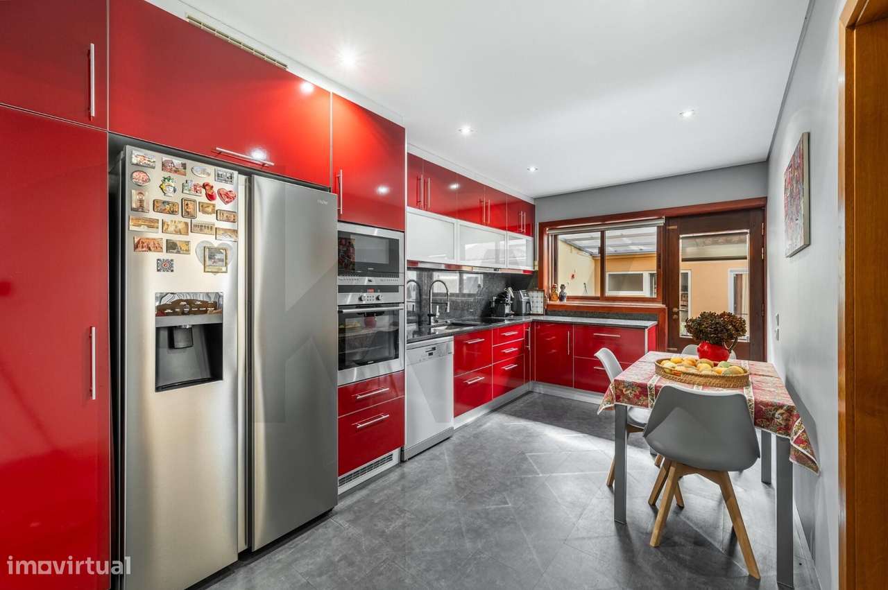 Moradia T3 no Centro da Maia –A 2 Min. do Metro Jardim, Garagem para 2-12