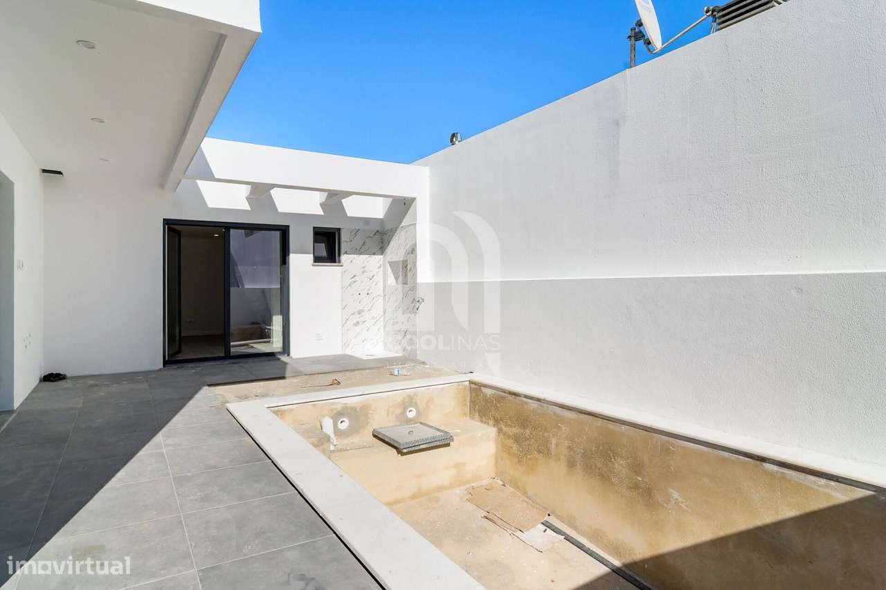 Fantástica Moradia Térrea T3+1 com Piscina de água salgada e aquecida-25