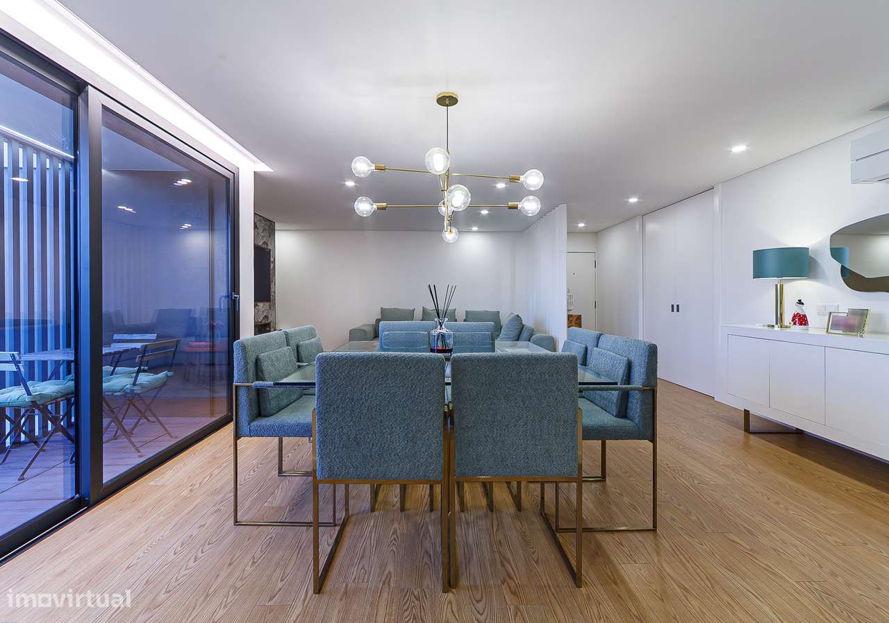 Exclusivo apartamento T3+1 seminovo, com 190m2, três frentes e box-8