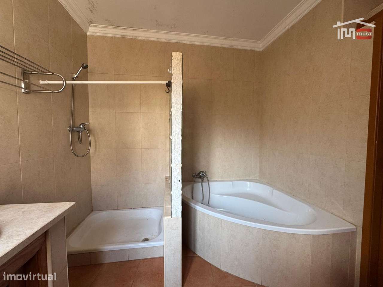 Moradia T2 habitável com terreno (imovel com licença de utilização)-6