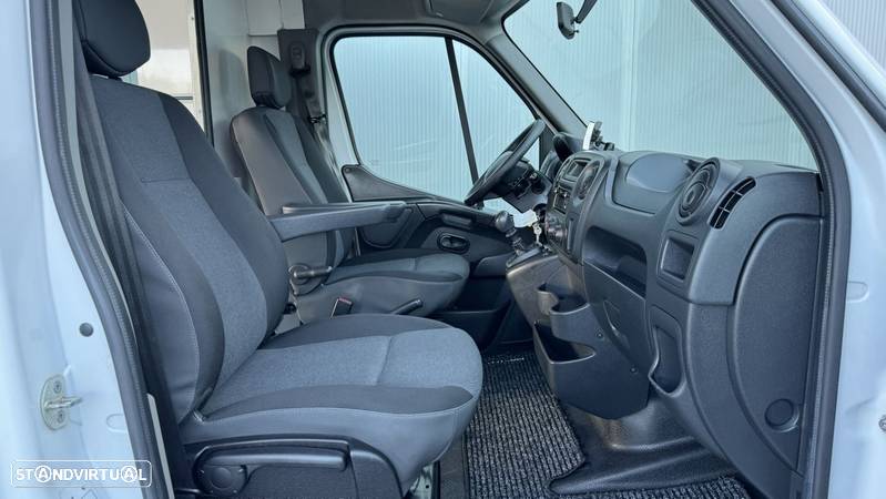 Renault Master 2.3 dCi 170 CV C/ Rampa entrada - 33